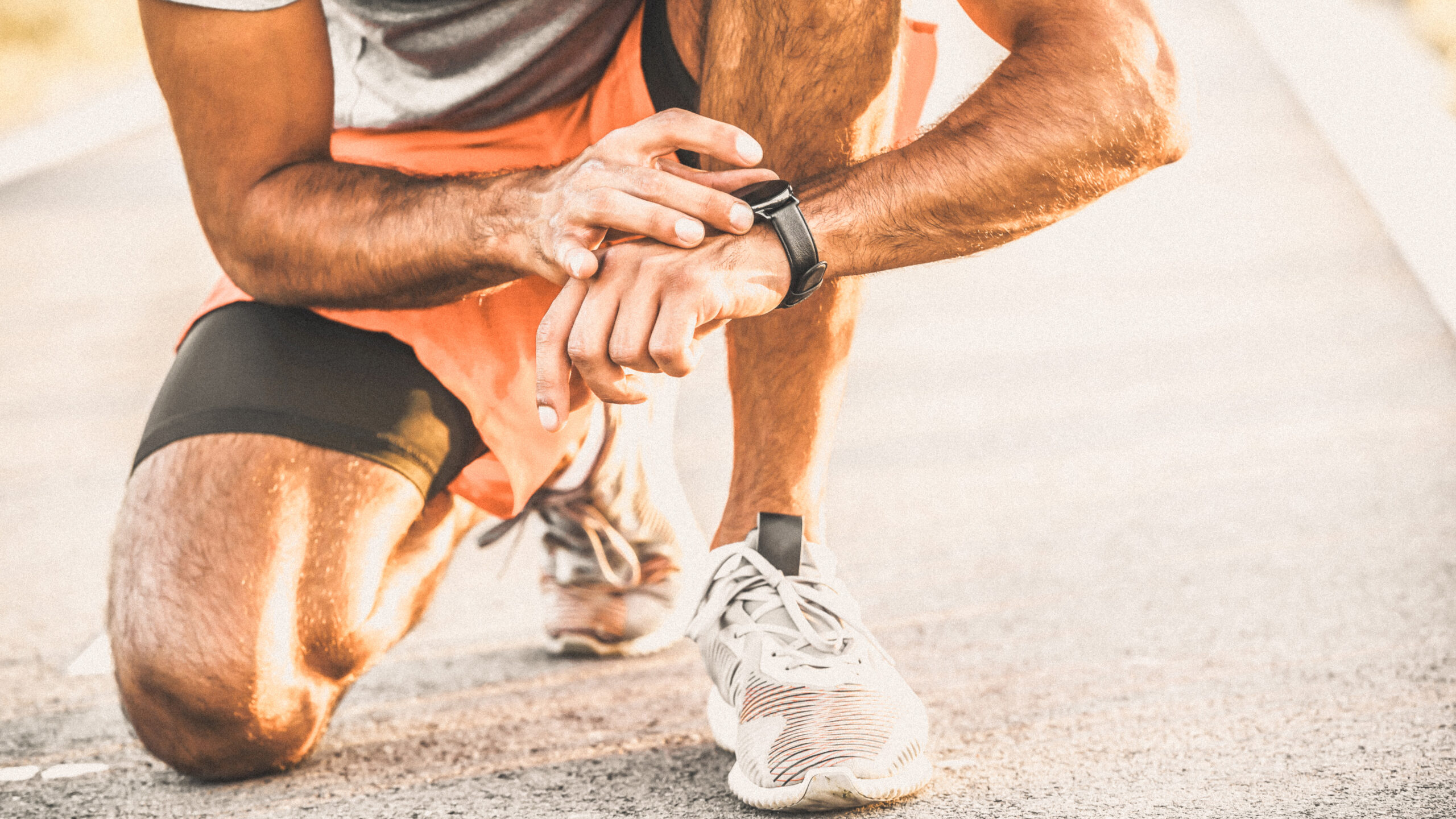 Läufer bereit für sein Training. Coaching für Ausdauertraining – Motivierendes Gesundheitstraining und Krafttraining bei Dodo Stehlo in Pfäffikon SZ, unweit von Wollerau, Schindellegi, Wilen, Bäch, Freienbach, Altendorf, Lachen, Wangen, Siebnen, Galgenen, Rapperswil.