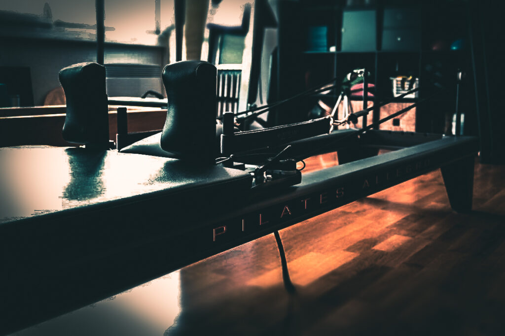 Pilates Reformer im Studio von Dodo Stehlo – Ganzheitliches Gerätetraining für Kraft, Beweglichkeit und Rehabilitation in Pfäffikon SZ,nweit von Wollerau, Schindellegi, Wilen, Bäch, Altendorf, Lachen, Wangen, Siebnen, Galgenen, Rapperswil.
