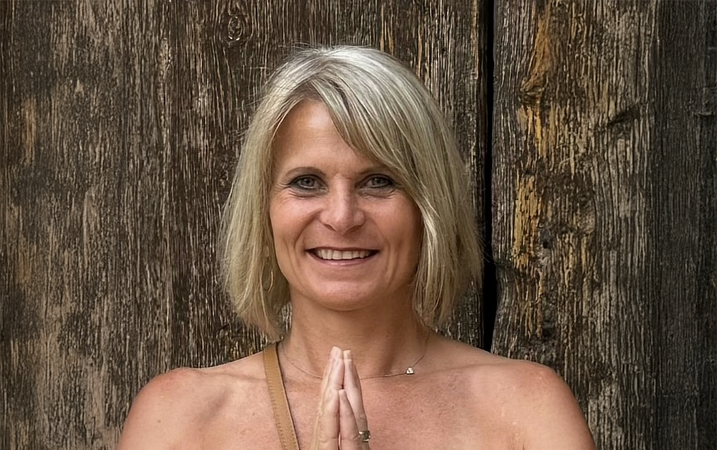Dodo Stehlo, ganzheitliche Personal Trainerin und Expertin für Yoga, Pilates, Fitness, Schmerztherapie, Hypnose, Gesprächs Coaching in Pfäffikon SZ.